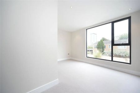 4 bedroom house in Denton Street - Photo 3