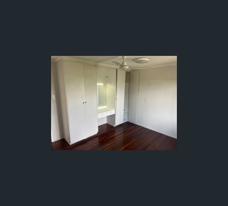 1/111 Rodboro Street, Berserker, Qld 4701 - Photo 4
