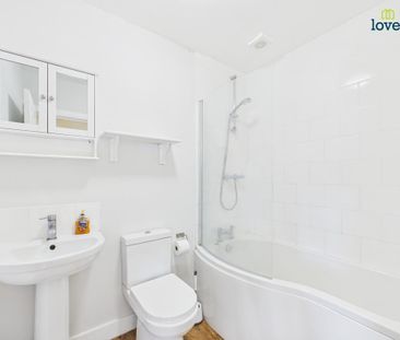 2 bedroom penthouse to rent - Photo 4