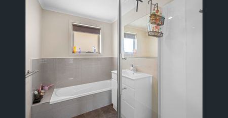 Modern Family Home - Photo 4