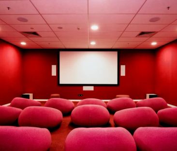 8 Bedroom Apartment - Photo 2