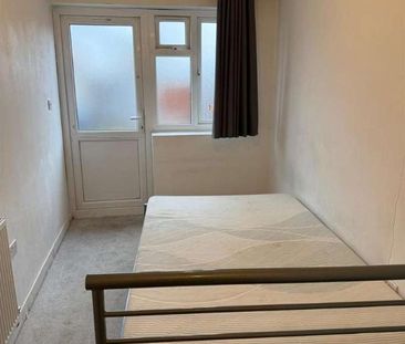 Cranford Drive, Hayes, UB3 - Photo 2