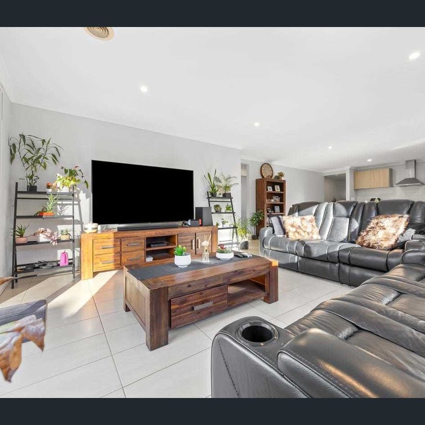 Neat family home - Photo 1