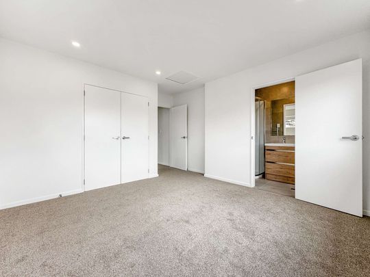 Stunning New Build Home on Claymore Street! - Photo 1