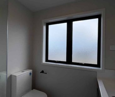 Modern 2-Bedroom Apartment in the Heart of Mount Wellington - Photo 5