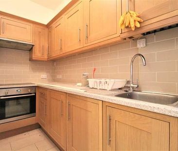 Avenue Road, Staines-upon-thames, TW18 - Photo 2