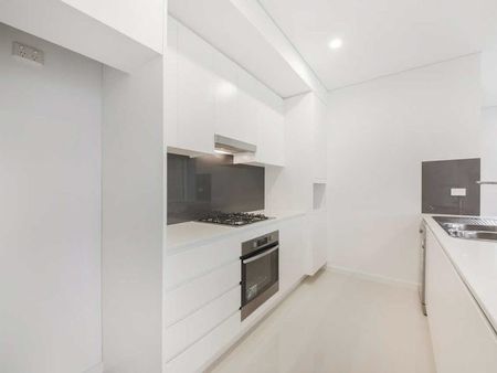 Beautiful 2 Bedroom Unit - Photo 3