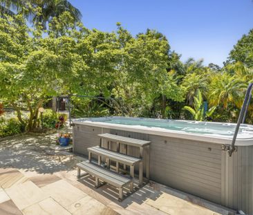 Admired Bayview Icon with Dual Street Frontage & Swim Spa - Photo 2