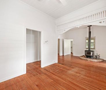 Character Queenslander Charm in the Heart of Eumundi - Photo 1