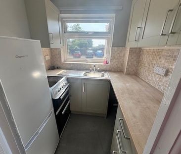 2 bedroom semi-detached house to rent - Photo 6