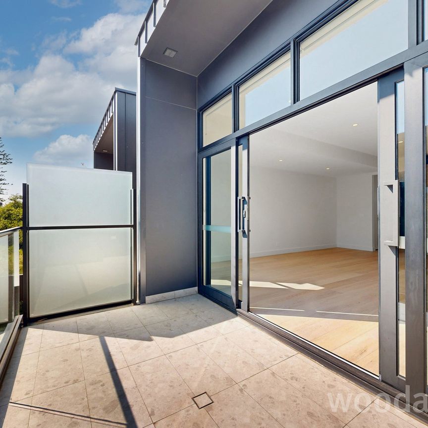 A Masterclass in Contemporary Elegance – Brand New Architecturally Designed 2 Bedroom Townhouse - Photo 1