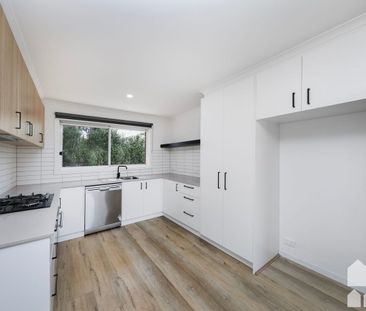 Light-Filled Living in a Quiet Altona North Location - Photo 5