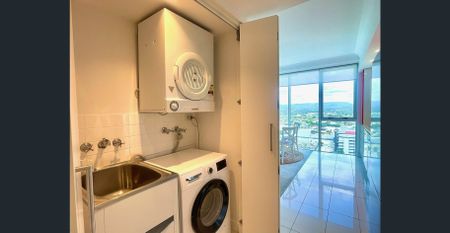 Surfers & Ocean Views from the 22nd Level - Mantra Residences @ Southport Central - Photo 4