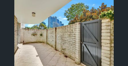 QUIET COMFORTABLE CONVENIENT - Photo 4