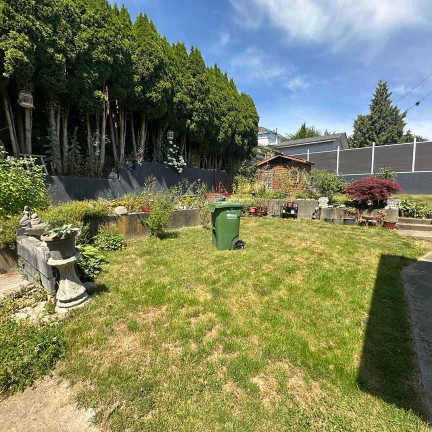 2 Bedroom Basement Suite – Utilities Included - Photo 1