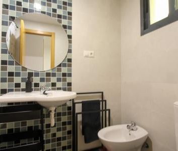 Nearly New 3-Bedroom Flat with Garage and Lift Just 5 Minutes from ... - Photo 6