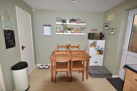 3 bedroom terraced house to rent - Photo 3