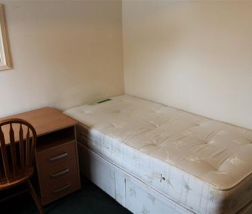 5 bedroom end of terrace house to rent - Photo 4