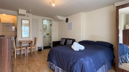 Studio to rent - Photo 3