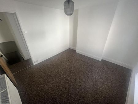 2 bedroom end of terrace house to rent - Photo 5