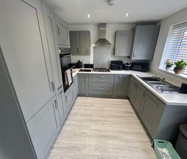 3 bedroom semi-detached house to rent - Photo 6