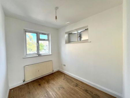 3 bedroom flat to rent - Photo 2