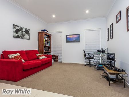 LARGE 3 BEDROOM WITH 2 LIVING ZONES! - Photo 2