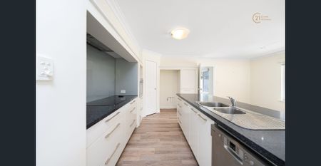 WALK TO THE FORESHORE @ $1200 per week - Photo 3