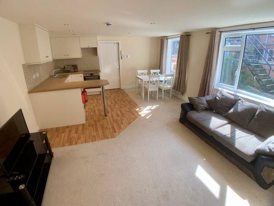 2 bedroom ground floor flat to rent - Photo 1