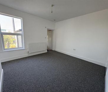 2 bedroom end of terrace house to rent - Photo 2