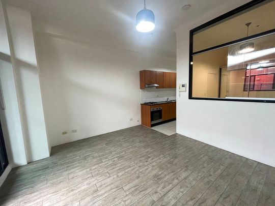 One Bedroom apartment - The Heart of Newtown - Photo 1