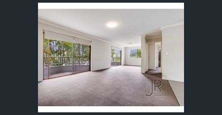 Light and bright unit moments to the beach - Photo 2