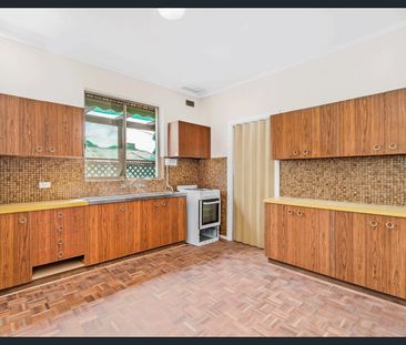 Lovely 2 Bedroom Home - Photo 3