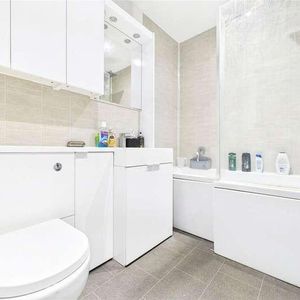 Victoria Road, Farnborough, Hampshire, GU14 - Photo 2