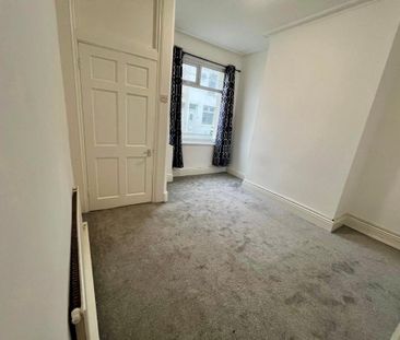 2 bedroom end of terrace house to rent - Photo 1