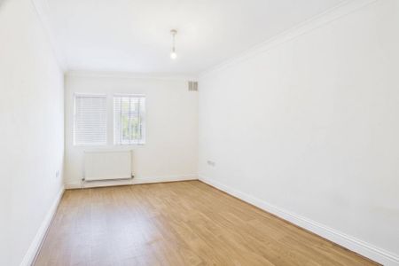 4 bedroom flat to rent - Photo 4