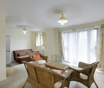 2 bedroom flat to rent - Photo 2