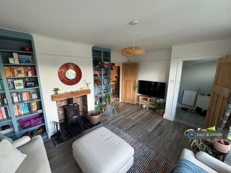 3 bedroom semi-detached house to rent - Photo 2