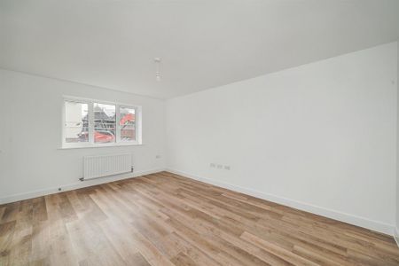 4 bedroom semi-detached house to rent - Photo 4