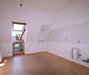 Tolle Dachgeschosswohnung mit großem Balkon - Photo 2