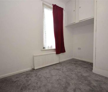 Edinburgh Street, Swindon, Wiltshire, SN2 - Photo 5