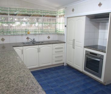 Cute cottage with a large shed and a granny flat! - Photo 4