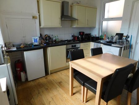 50 Oxford Street- Huge 1 Bed apartmentLoughborough - Photo 3