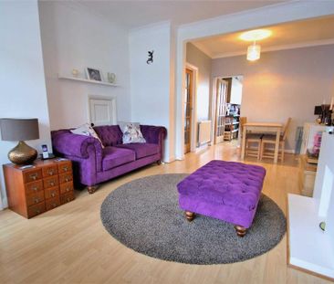3 bedroom end of terrace house to rent - Photo 2