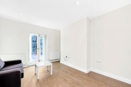 1 Bed Flat, Ormiston Grove, W12 - Photo 2