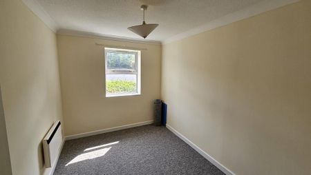 2 bedroom ground floor flat to rent - Photo 3