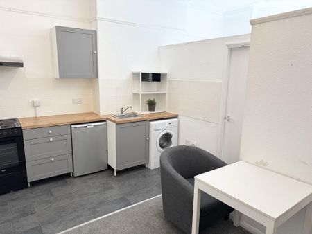 Flat 1, 26 Kelso Road, LS2 9PR, Leeds - Photo 5