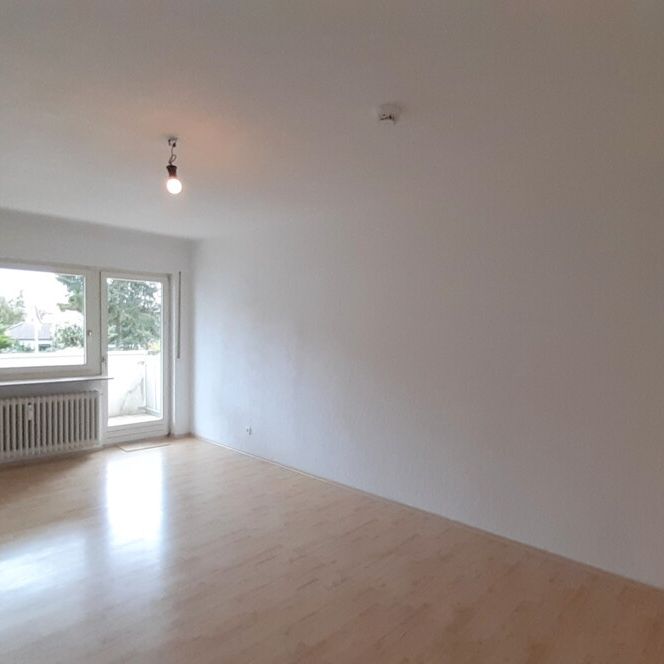 Helle, freundliche 3,5-Zimmer-Wohnung mit EBK und Balkon im südlichen Zentrum - Foto 1