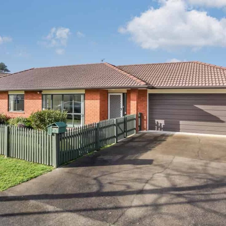 Sunny 3-Bedroom Home for Rent in Papakura - Photo 1