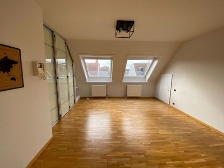 ONGEMEUBELD - Lichtrijk duplex-appartement te Paul Parmentierlaan met ruime terrassen op wandelafstand van de Zeedijk. - Foto 4